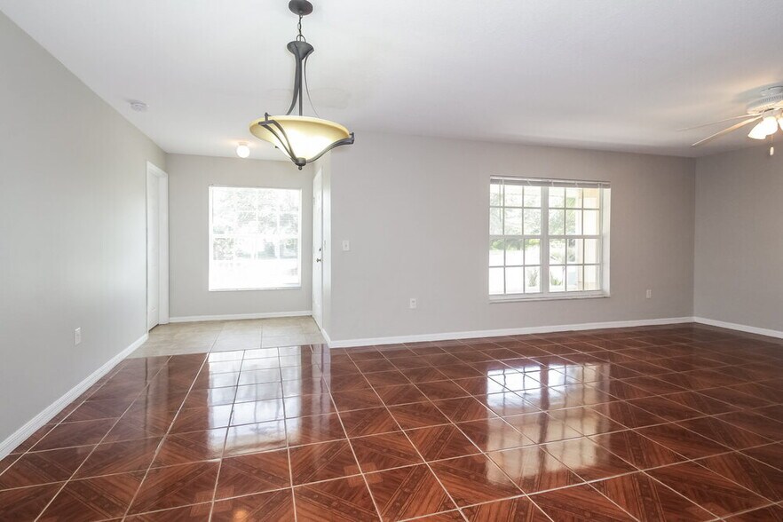 Building Photo - 10404 Summerview Cir