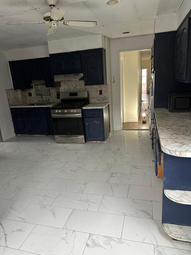 Building Photo - 129 Highland Ave