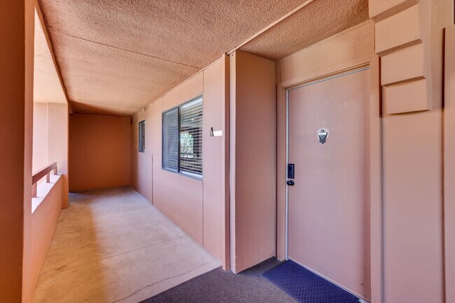 Building Photo - 12212 N Paradise Village Pkwy W