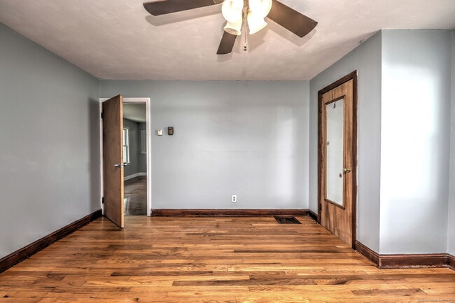 Building Photo - 22 Holmes Ave