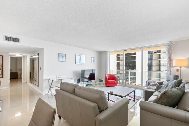 Building Photo - 5440 N Ocean Dr