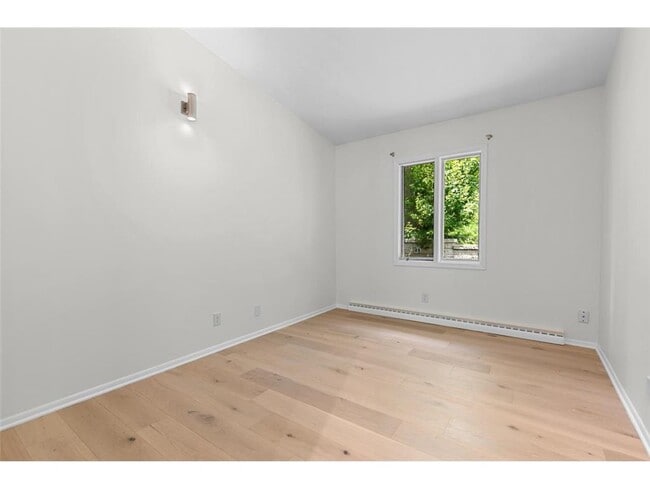 Building Photo - 1345 Fairlawn Way