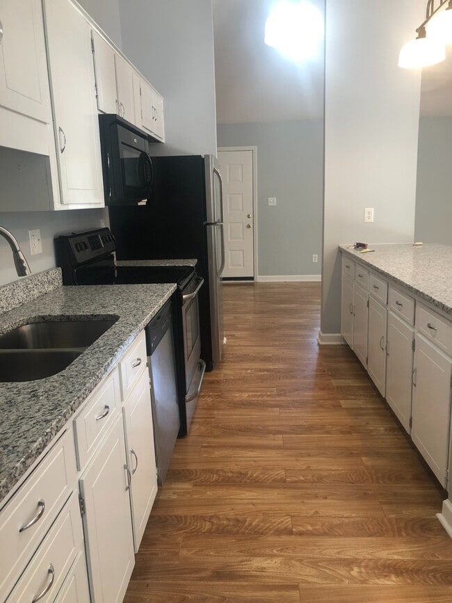 Building Photo - Charming 3 Bed 2 Bath Ranch Home in Indian...