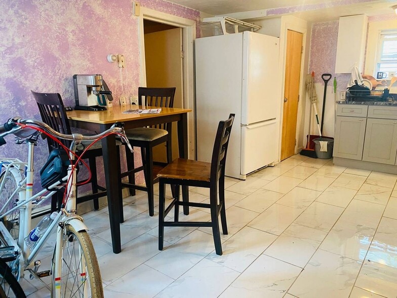 Building Photo - 40 Bristol St