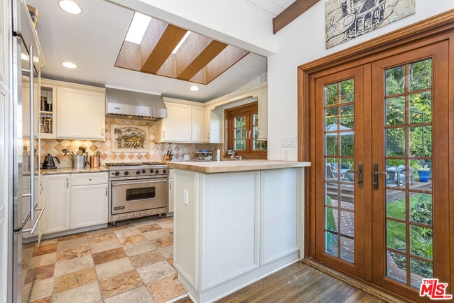 Building Photo - 2385 Sunset Heights Dr