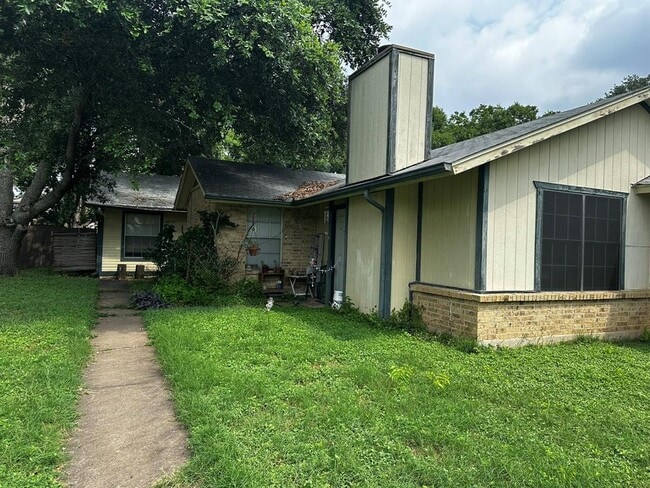 Building Photo - 8000 Clydesdale Dr