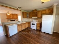 Building Photo - 501 W Warren Ave