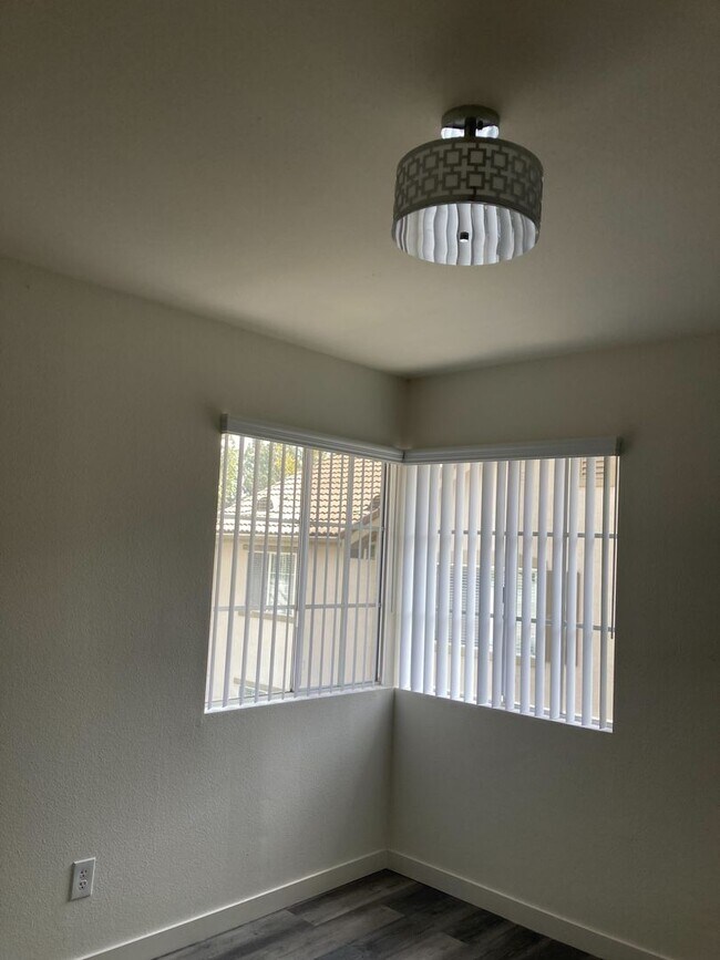 Building Photo - Beautiful 3 Bedroom Unit in Placentia