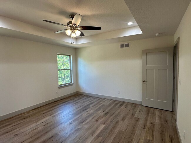 Building Photo - Now LEASING in Summit Pass! Available May 18, 2026!