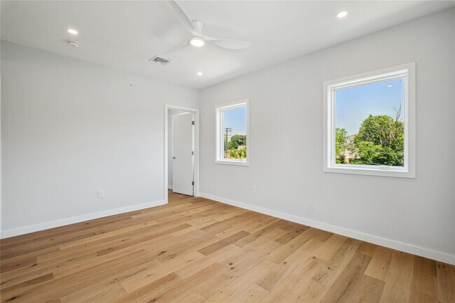 Building Photo - 46 Hudson St