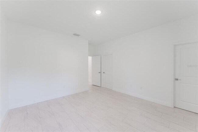 Building Photo - 627 W Glenhaven Dr