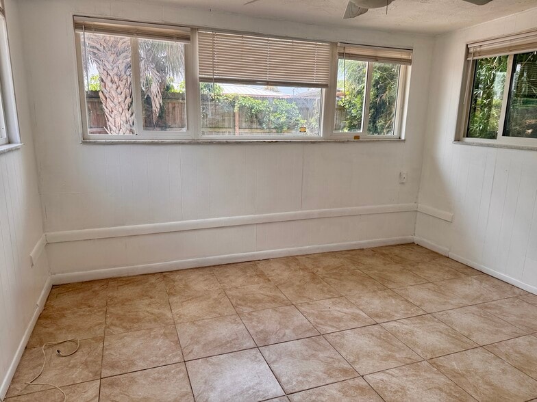 family room - 4338 Beacon Square Dr