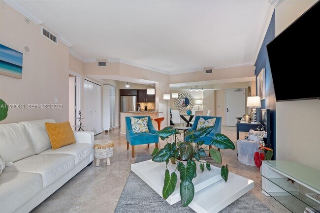 Building Photo - 19900 E Country Club Dr