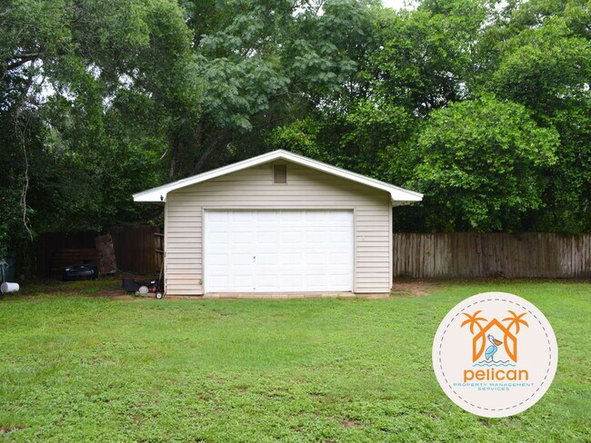 Building Photo - Beautiful home for rent on a spacious corner lot with a fantastic layout!