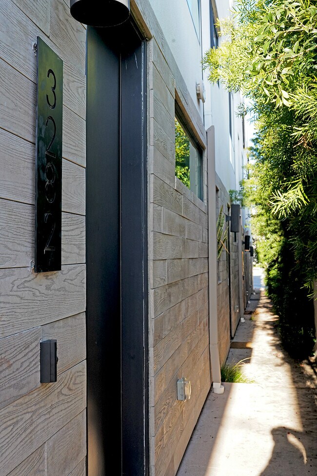 Building Photo - 3282 N Canary Way