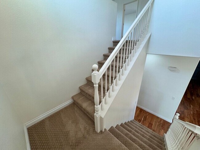 Building Photo - 4 Bedroom Menifee home available now for l...