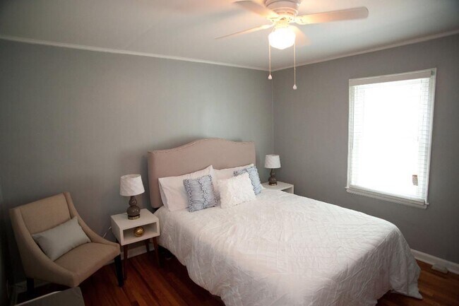 Building Photo - 1089 United Ave SE