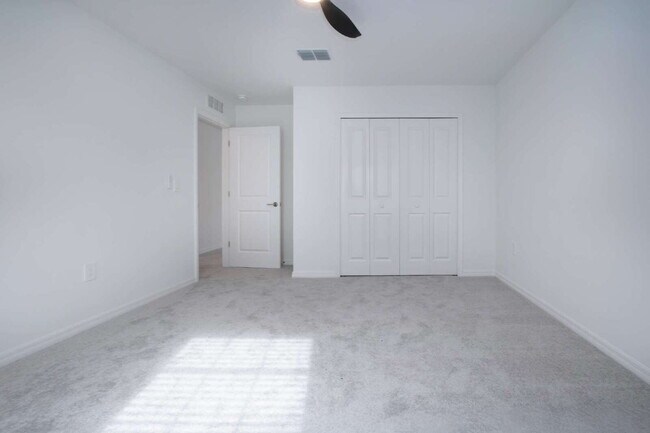 Building Photo - Lakeside Luxury in Parrish - 5 Bedroom BRA...