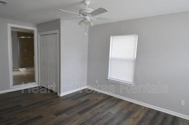 Building Photo - 2021 Travis St