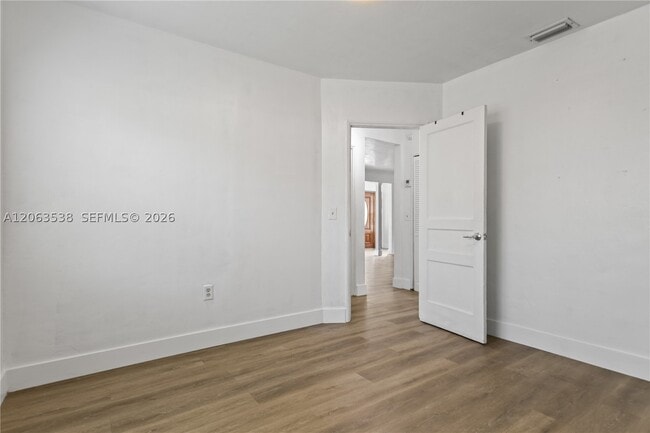 Building Photo - 511 NE 110th St