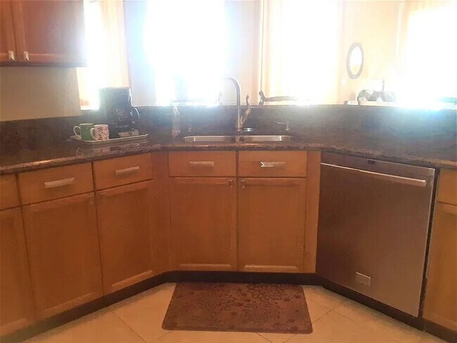 Building Photo - 2347 SW Kent Cir