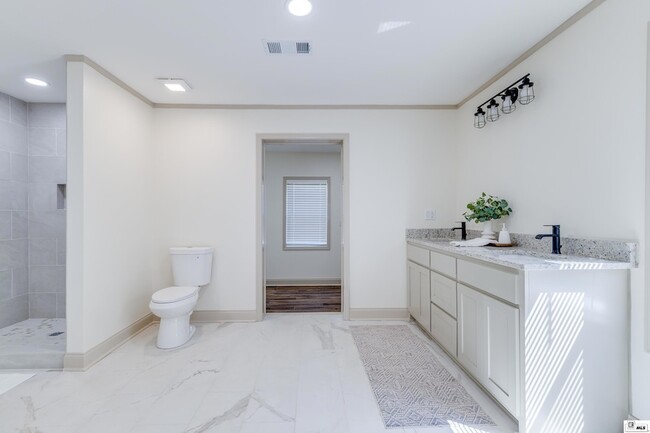 Building Photo - 281 Williams Rd