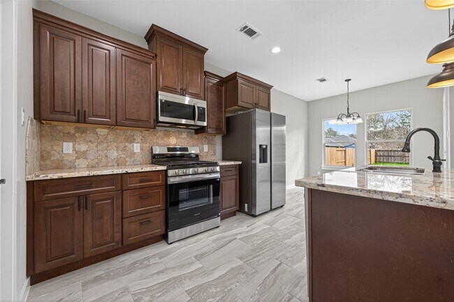 Building Photo - 1107 Lyle W Ave