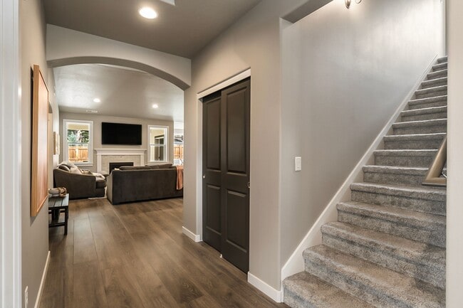 Building Photo - Spacious 4 Bedroom Gem with Private Backya...