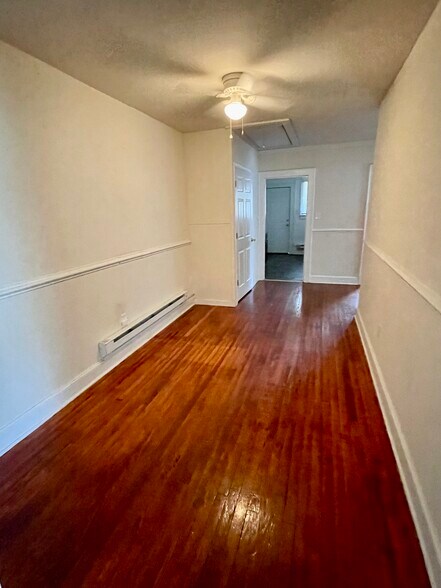 Building Photo - 113 W Simmons Ave