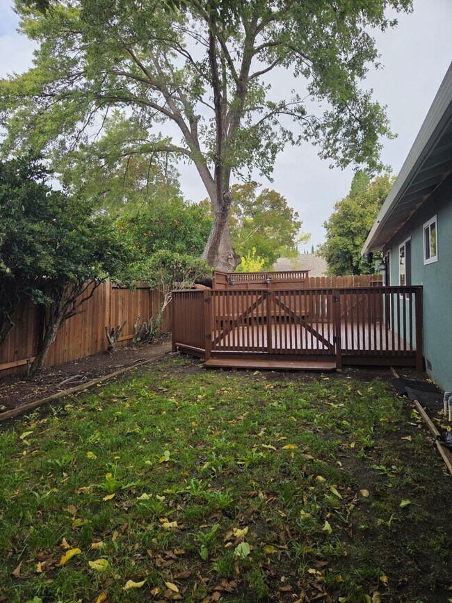 Building Photo - 2827 Owens St