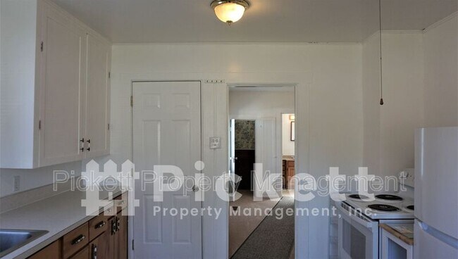 Building Photo - 17900 Noll Rd NE