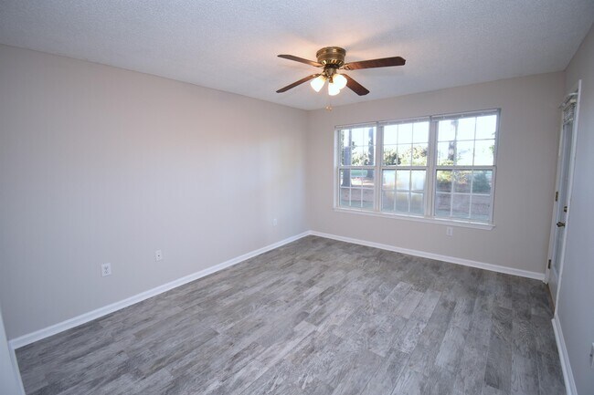 Building Photo - 4990 Windsor Green Way