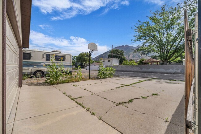 Building Photo - Cottonwood Heights