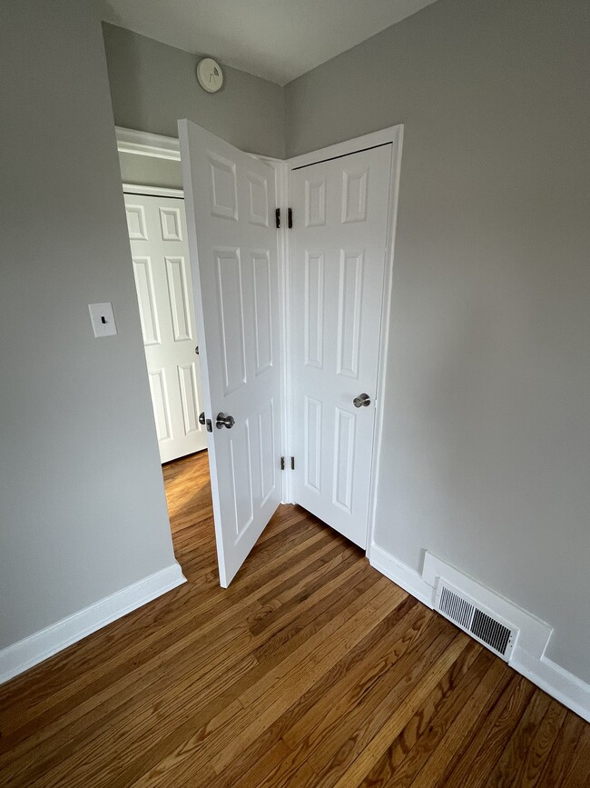 Building Photo - 1121 Cobbs St