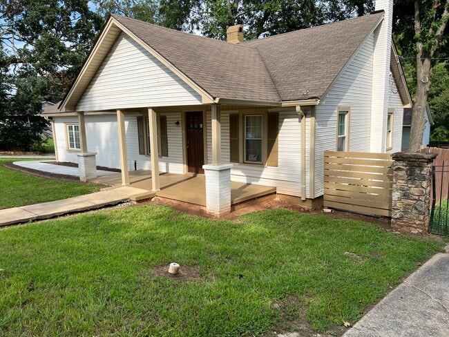 Building Photo - 327 N Clarendon Ave