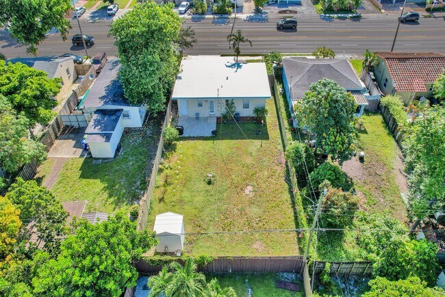 Building Photo - 1417 N Andrews Ave