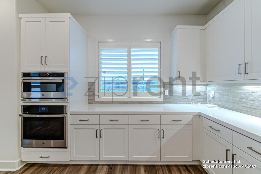 Building Photo - Unit