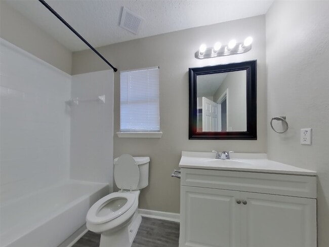 Building Photo - 3114 Kelling St