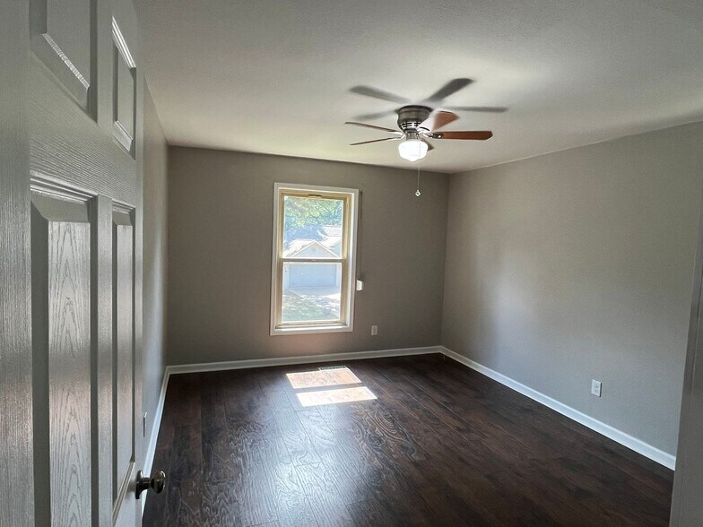 Building Photo - 81 Overton Dr