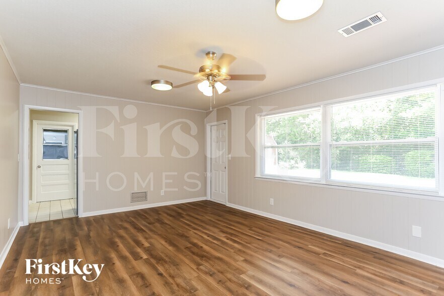 Building Photo - 959 Parkridge Cir E