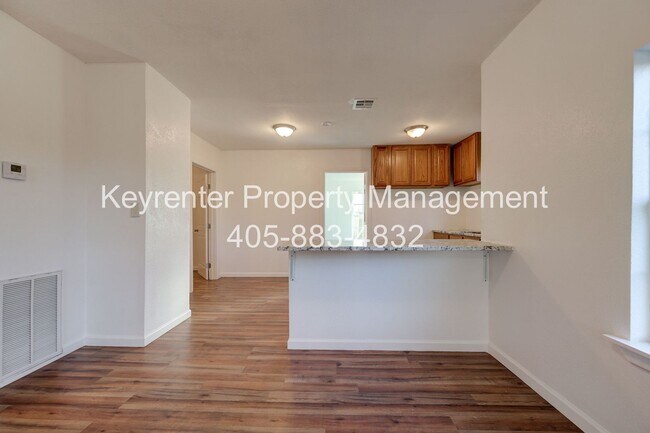 Building Photo - 2709 N Fonshill Ave