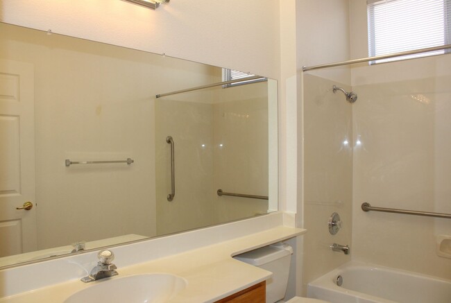 Building Photo - 5812 Sandlewood Way