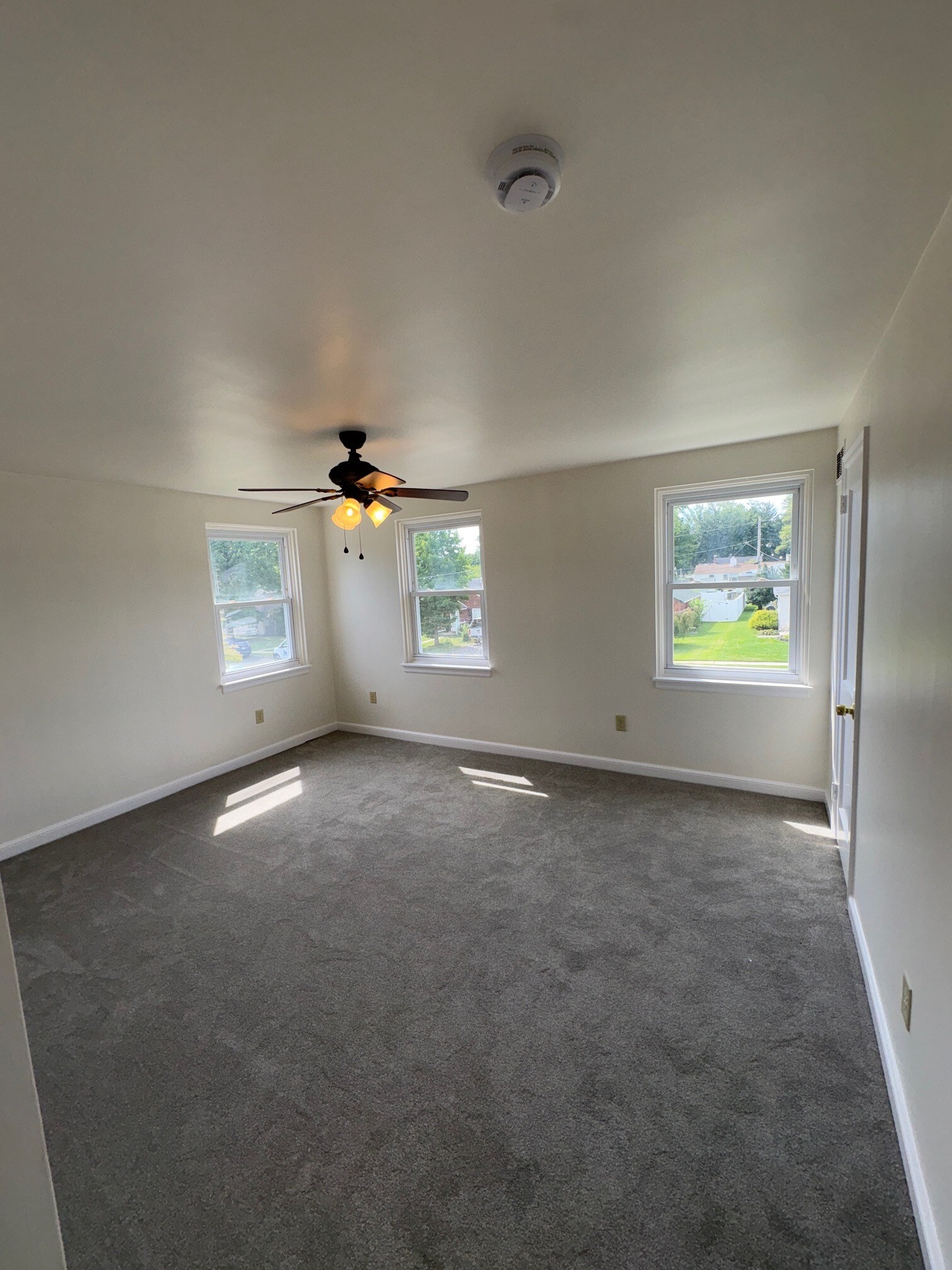 Building Photo - 1123 Elm Ave