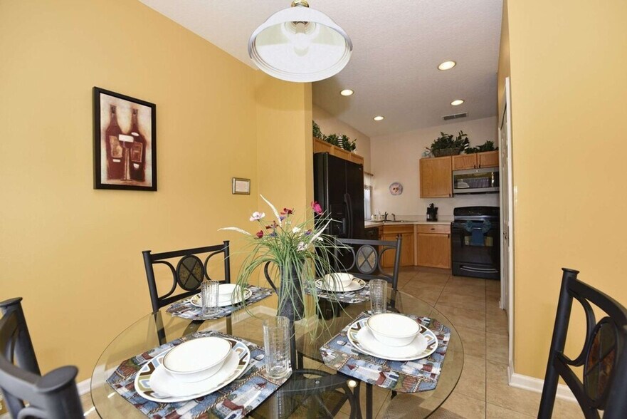 Building Photo - 8160 Fan Palm Way