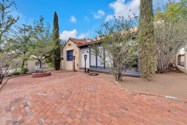 Building Photo - 923 McKelligon Dr