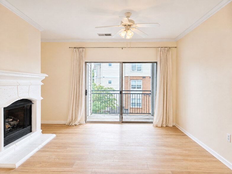 Building Photo - 4405 Weatherington Lane, Fairfax, VA 22030