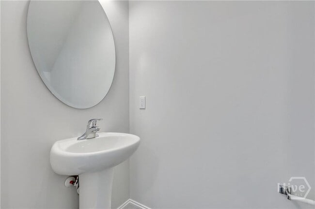 Building Photo - $500 OFF FIRST FULL MONTHS RENT WITH MOVE IN BEFORE February 15th 2026-Townhome conveniently loca...