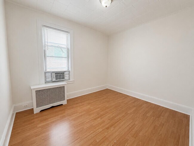 Building Photo - 2305 Kerrigan Ave