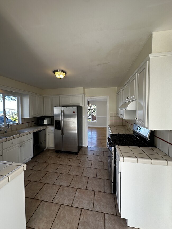 Building Photo - 2036 Braemar Rd