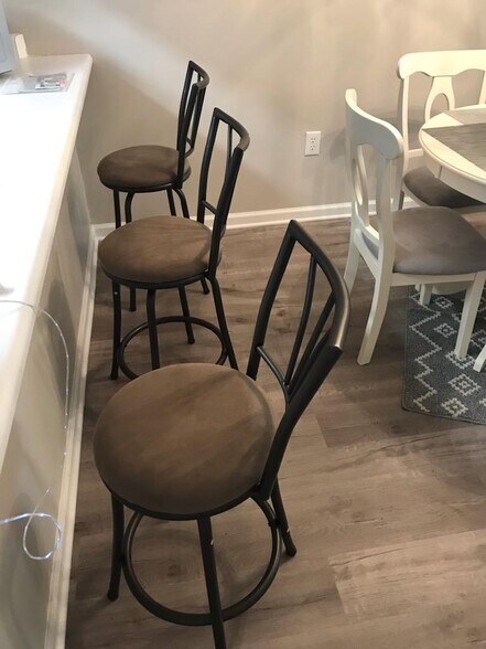 Building Photo - 614 3rd Ave S